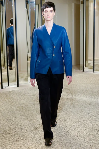 Look 12